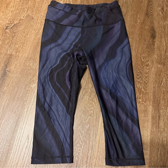 Athleta Accelerated Geode Crop - Picture 3 of 7